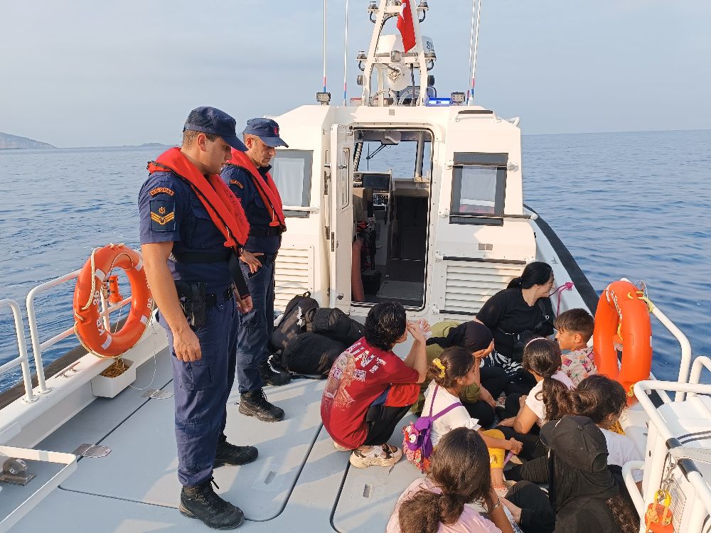 Kaş'ta 21 düzensiz göçmen ve 1 organizatör yakalandı