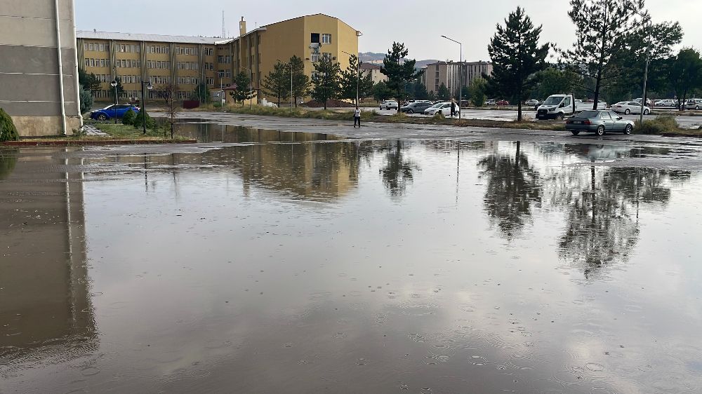Kavurucu sıcaklar yerini sağanak ve taşkınlara bıraktı