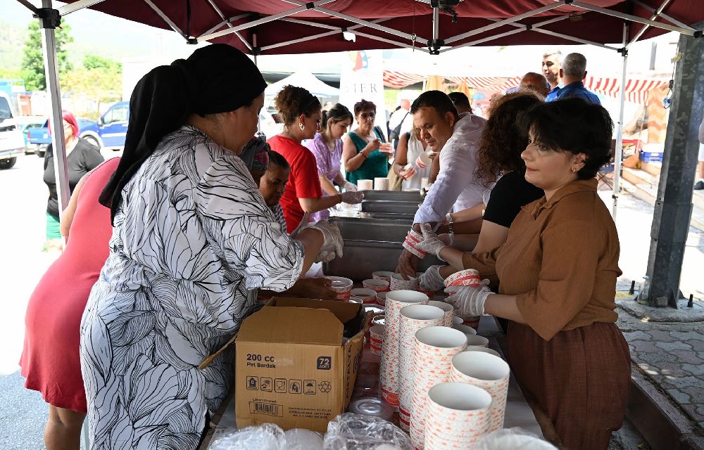 Kemer Belediyesi’nden aşure ikramı