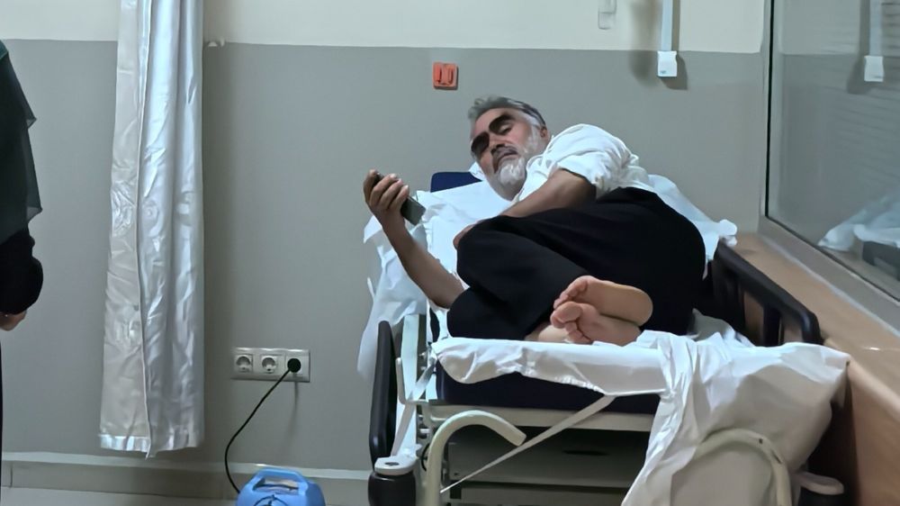 Kendisini ısıran yılanı poşete koyup acile geldi