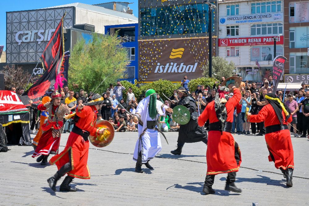 Kerbela şehitleri, Esenyurt'ta gözyaşları ve dualarla anıldı