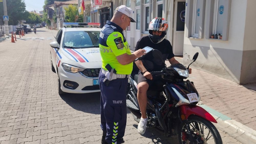 Kırklareli'nde trafik denetimi: 221 sürücüye ceza