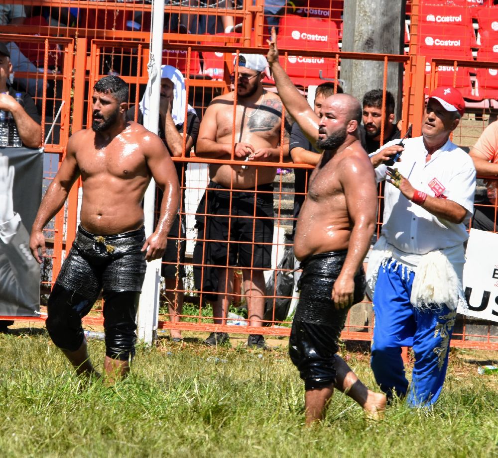 Kırkpınar’da 16 başpehlivan üçüncü tura yükseldi