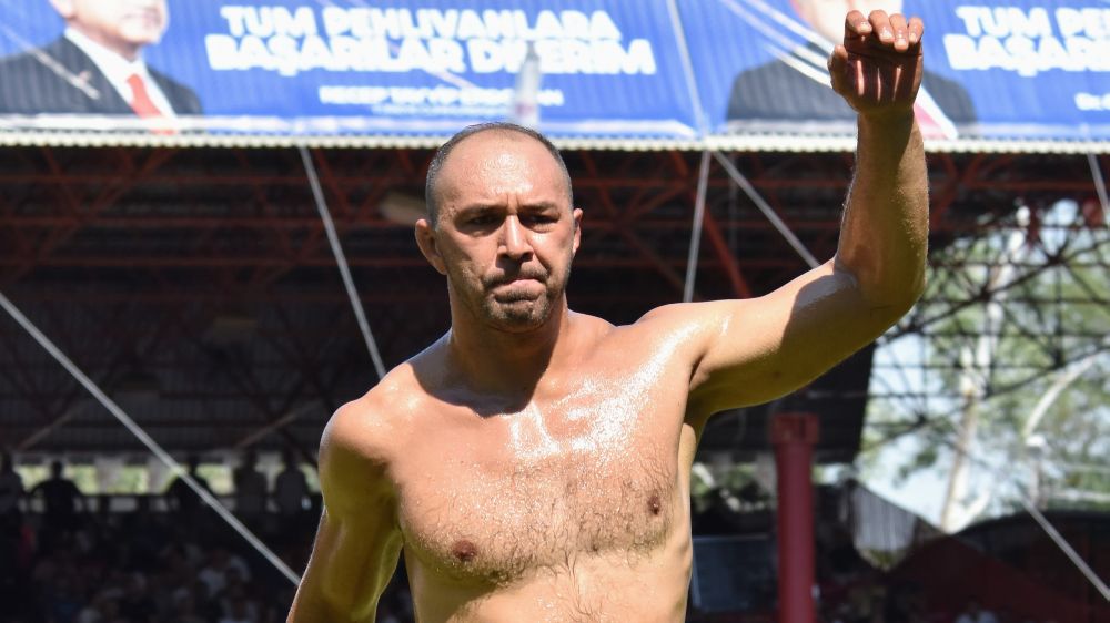 Kırkpınar’da 16 başpehlivan üçüncü tura yükseldi