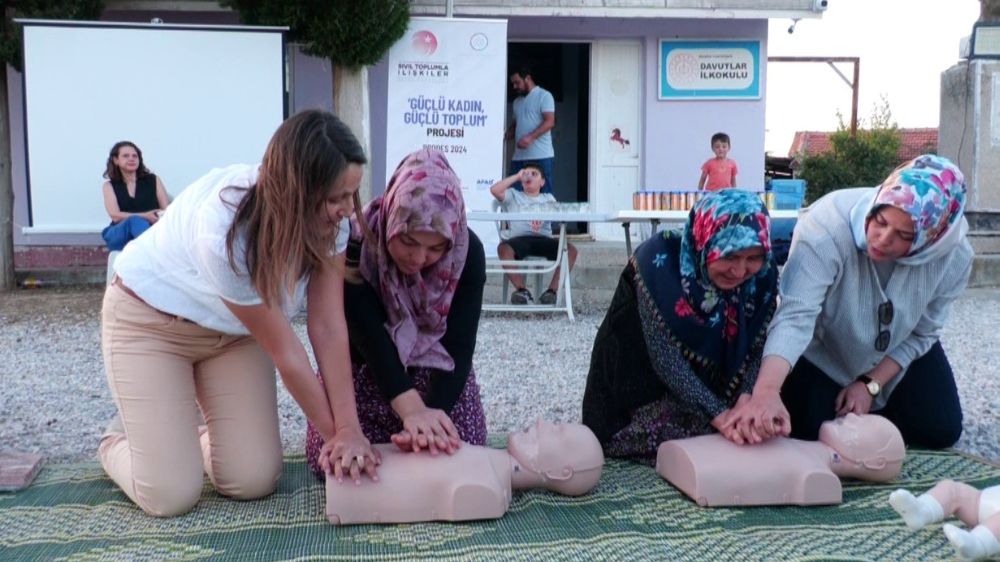 Kırsal mahallelerdeki kadınlara temel ilkyardım eğitimi