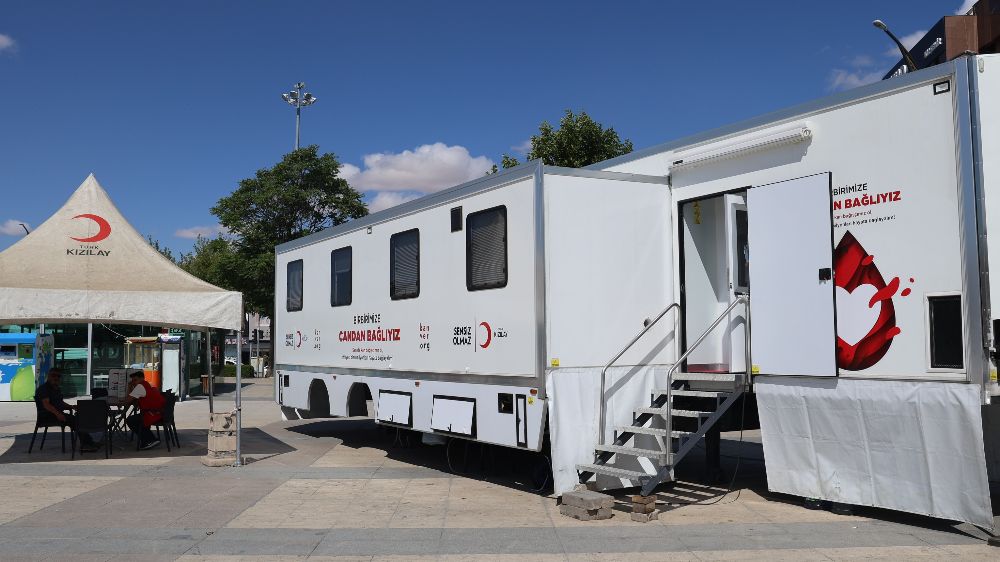 Kızılay'dan Cacabey Meydanı’nda kan bağışı kampanyası