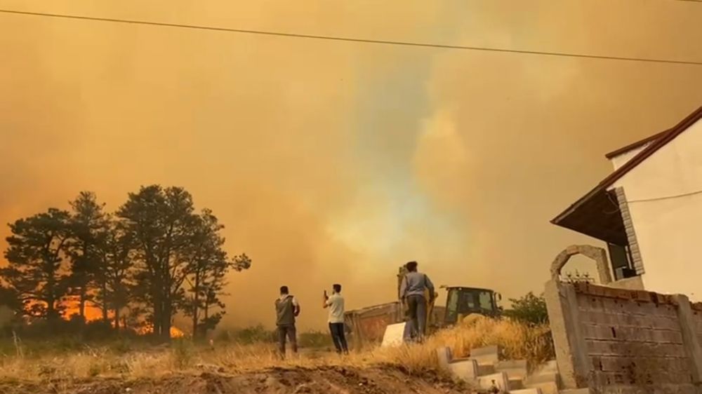 Kocaeli'de çıkan orman yangını büyüyor
