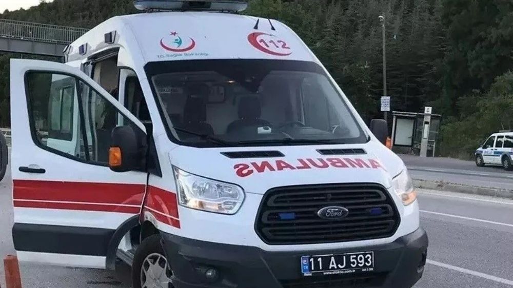 Kontrolden çıkan motorlu bisiklet devrilirken, sürücüsü yaralandı