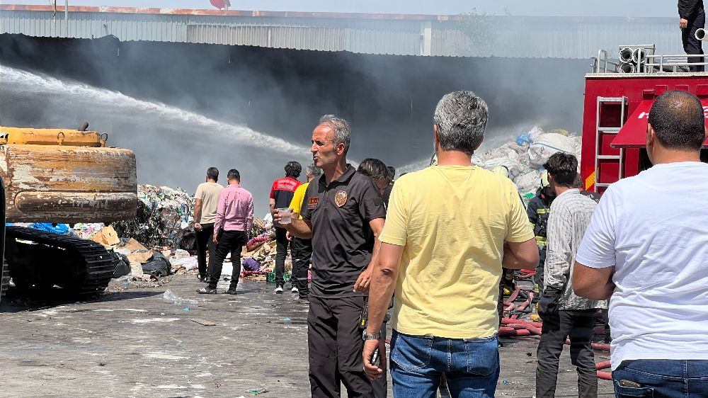 Konya'da fabrikada teneke sürtünmesi yangına neden oldu