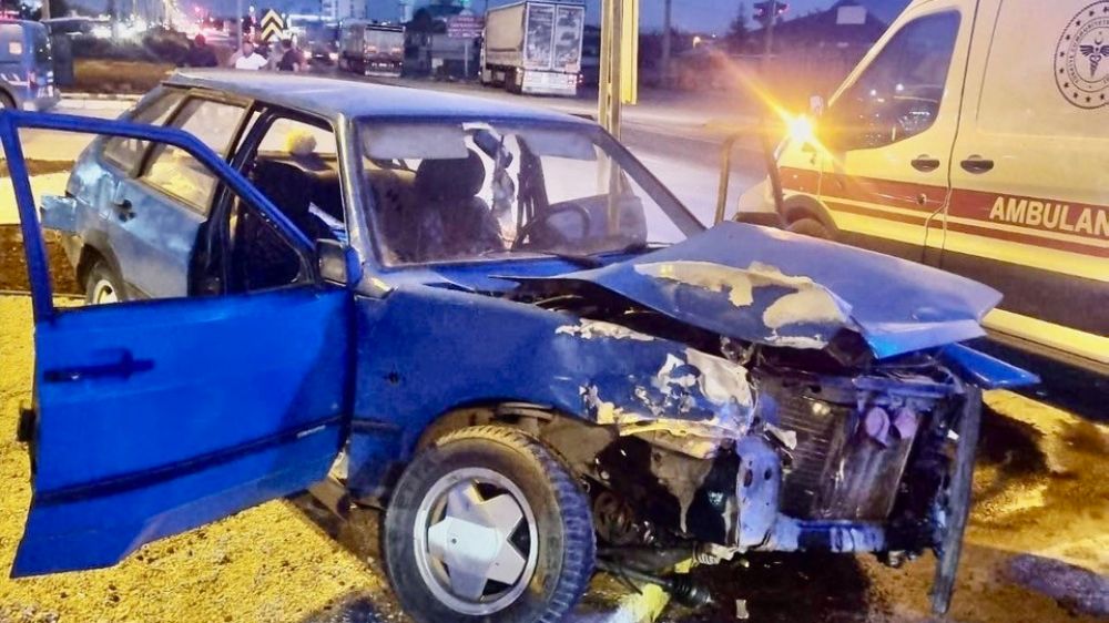Konya’da otomobil ile tır çarpıştı: 3 yaralı