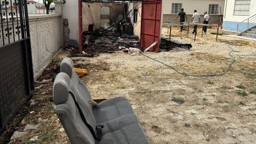 Kulu'da evin bahçesindeki garajda yangın