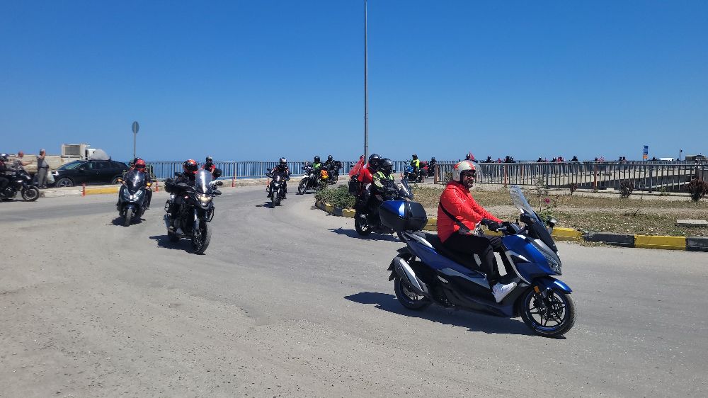 Kurtuluş Savaşı'nda cephanenin taşındığı İstiklal Yolu'nu motorlarıyla geçtiler