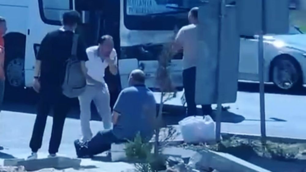 Kütahya'da işçi servisi tankere çarptı: 8 yaralı