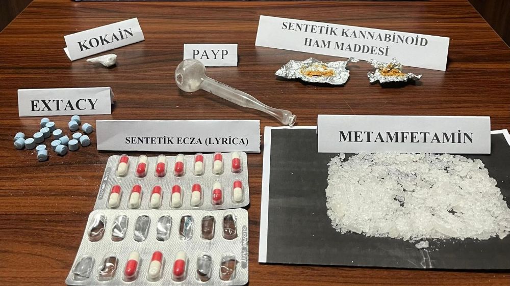 Kütahya'da uyuşturucu ticareti yapan 2 şüpheli tutuklandı