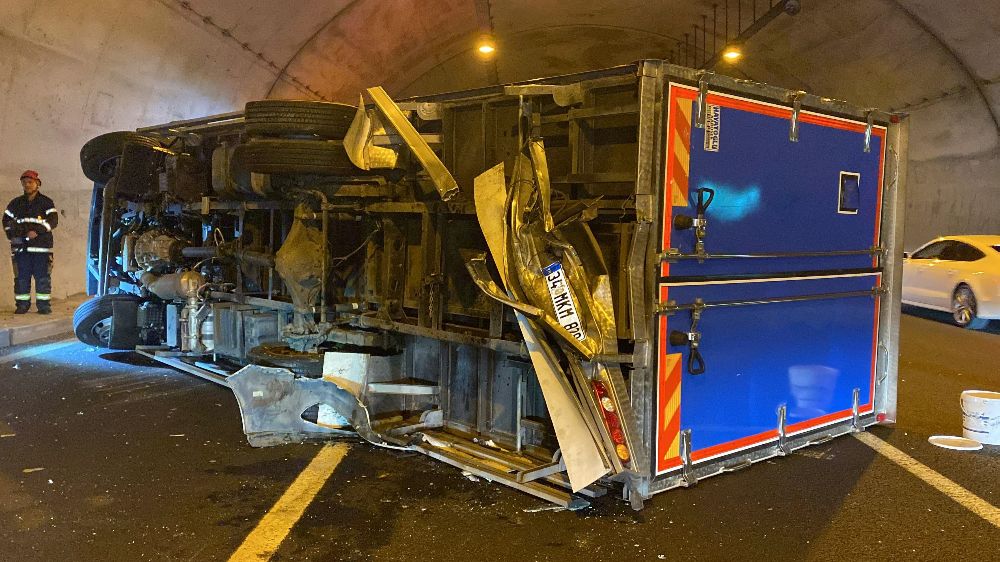  Kuzey Marmara Otoyolu'nda tünel içinde kaza: 1'i çocuk 3 yaralı