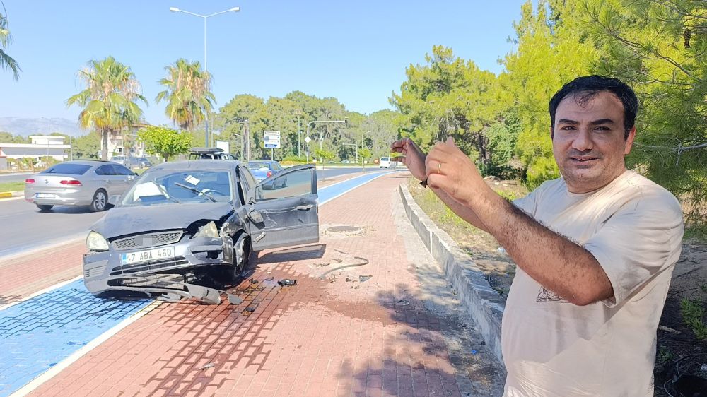 Lastiği patlayan otomobil takla attı, sürücü burnu bile kanamadan araçtan çıktı