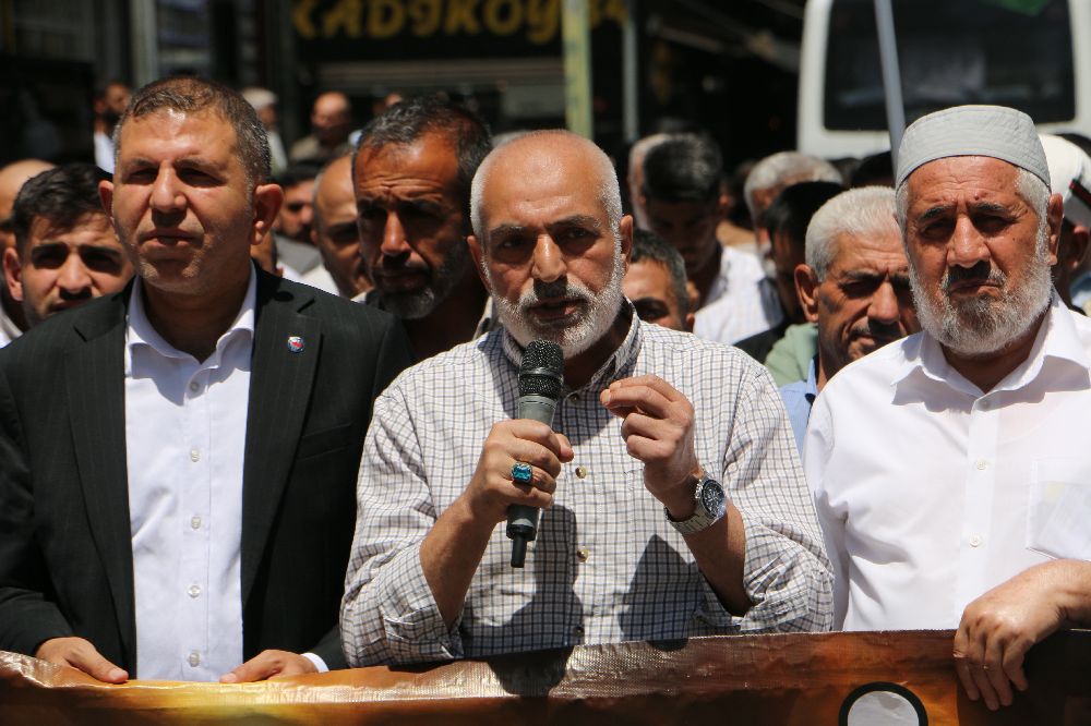 Leman dergisi Diyarbakır'da protesto edildi