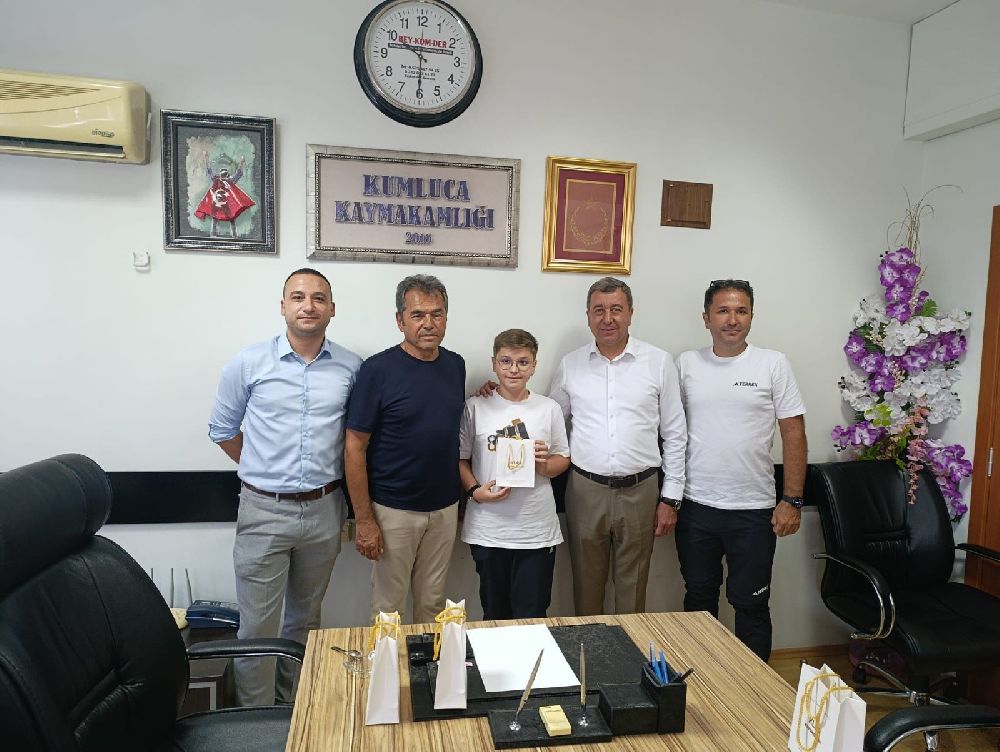 LGS’de başarı elde eden öğrenciler altın ile ödüllendirildi