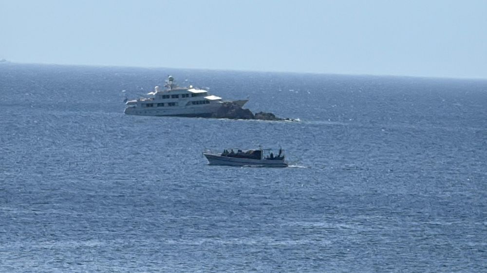 Lüks motoryat gece kayalıklara çarptı: 7 kişi kurtarıldı