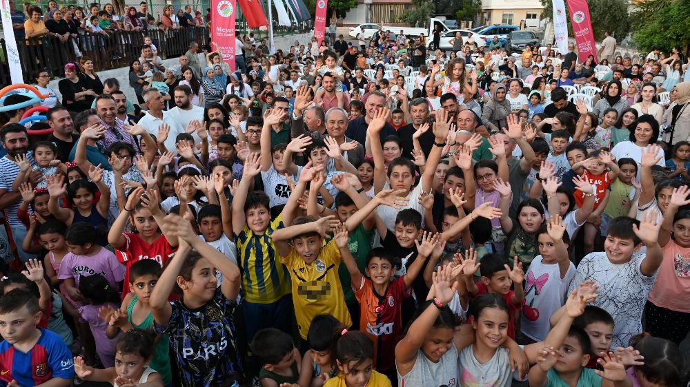  Mahallelerde eğlence "Sahne Kepez" ile başladı