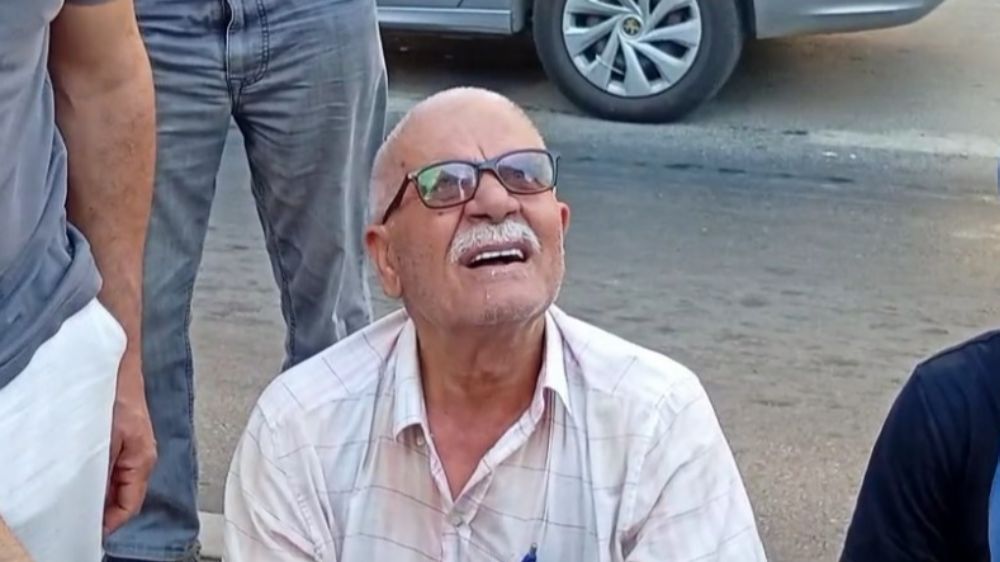 Maltepe'de yangın: Mahsur kalan yaşlı adam kurtarıldı