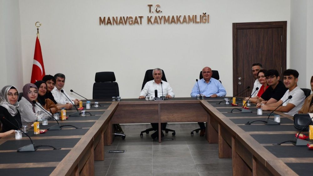Manavgat’ın başarılı öğrencileri ödüllendirildi