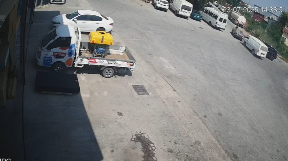 Manavgat’ta iki otomobilin çarpıştığı anlar kamerada