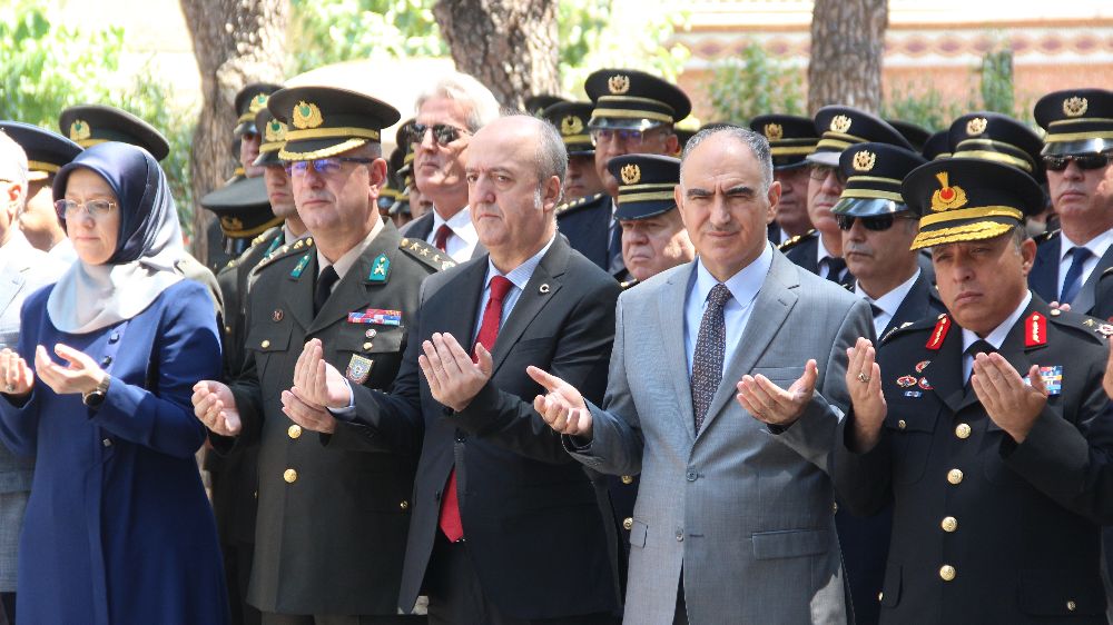 Manisa'da 15 Temmuz şehitleri dualarla anıldı