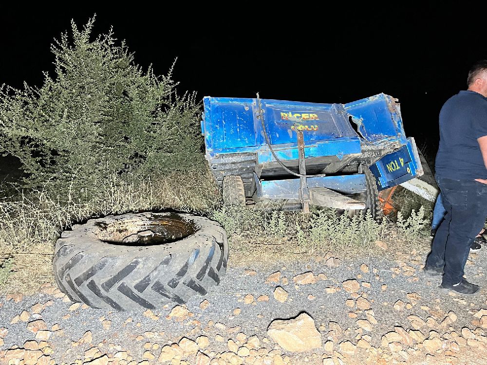 Manisa'da Hafriyat kamyonu traktöre arkadan çarptı 1 ölü, 1 yaralı