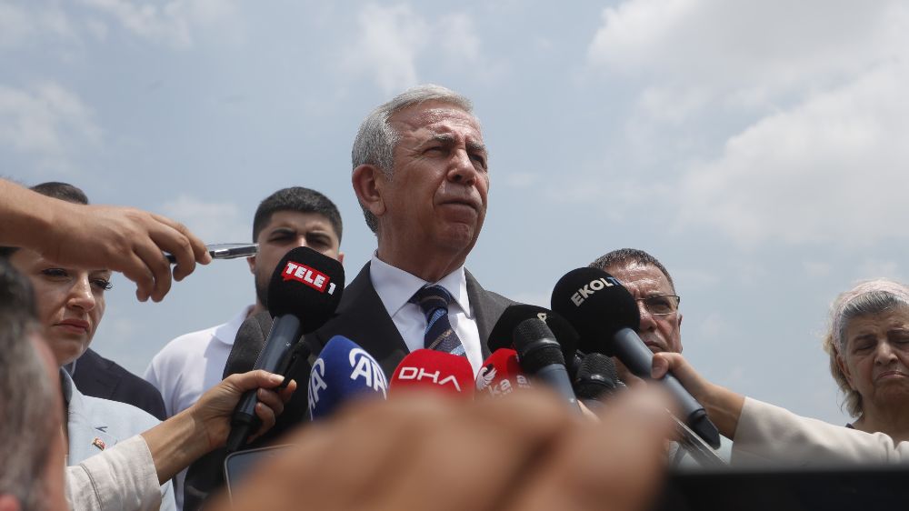  Mansur Yavaş, Antalya'da Başkan Böcek'i ziyaret etti