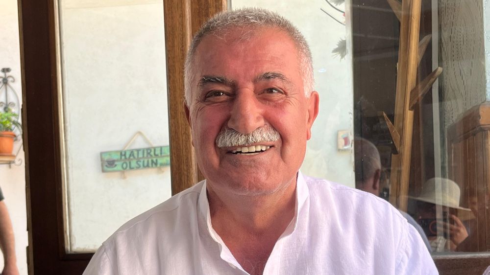 Mardinliler kavurucu sıcaklara rağmen çaydan vazgeçmiyor