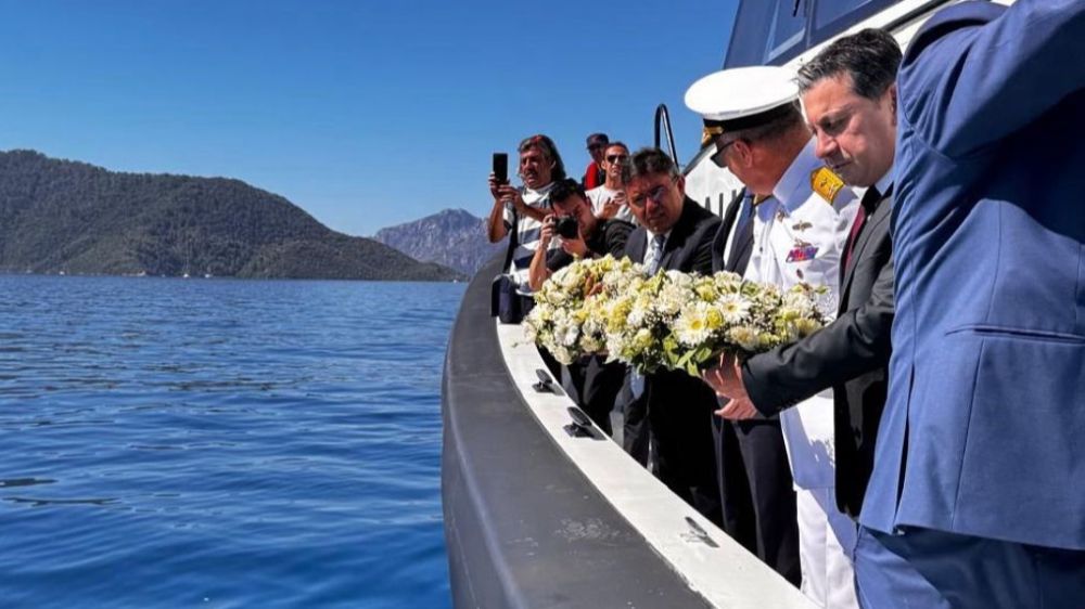 Marmaris'te 1 Temmuz Kabotaj Bayramı çelenk sunma töreni ile başladı