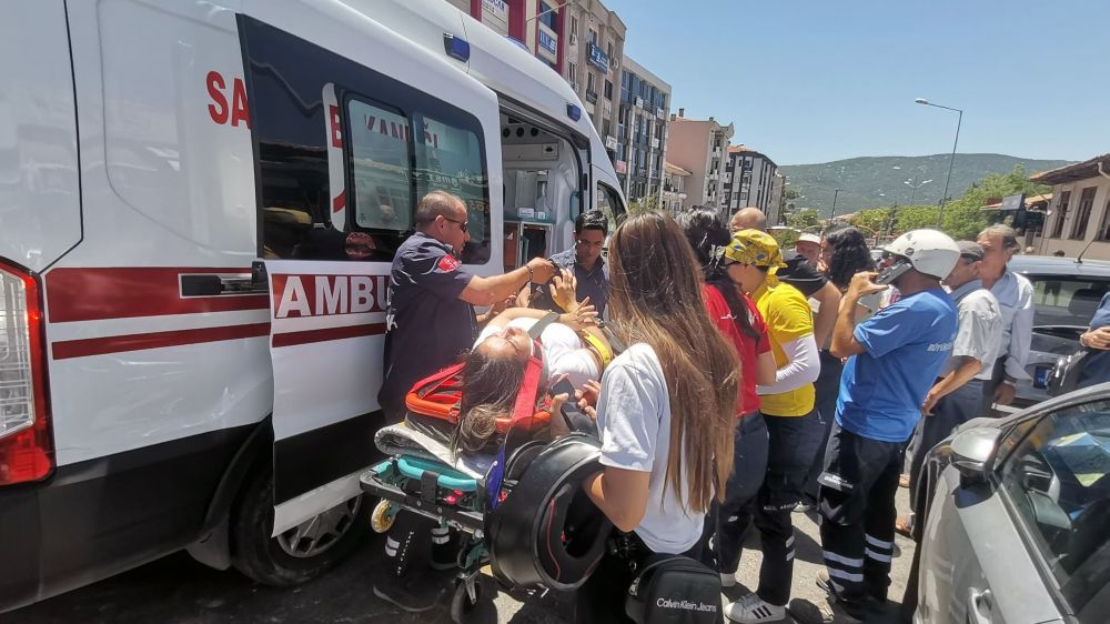 Menteşe’de otomobil motosikletliye çarptı: 1 yaralı