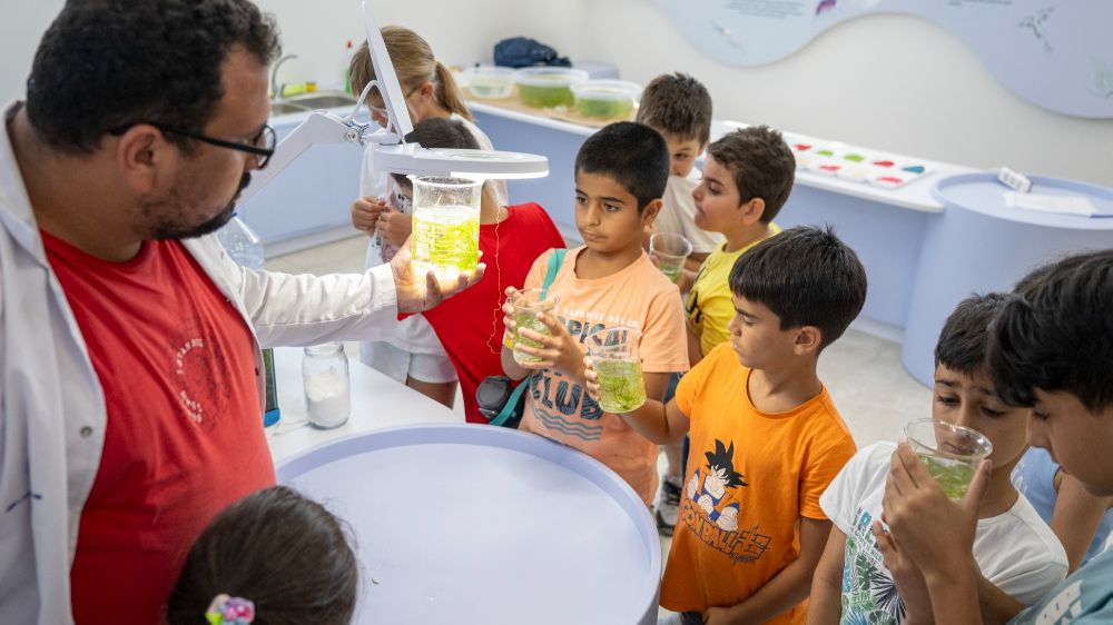 Mercan Bilim Merkezi yaz tatilinde minikleri bilimle buluşturuyor