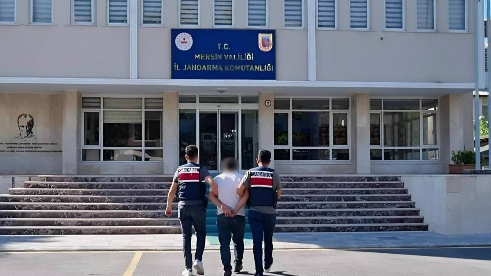 Mersin'de 29,5 yıl hapis cezası ile aranan şahıs jandarmadan kaçamadı