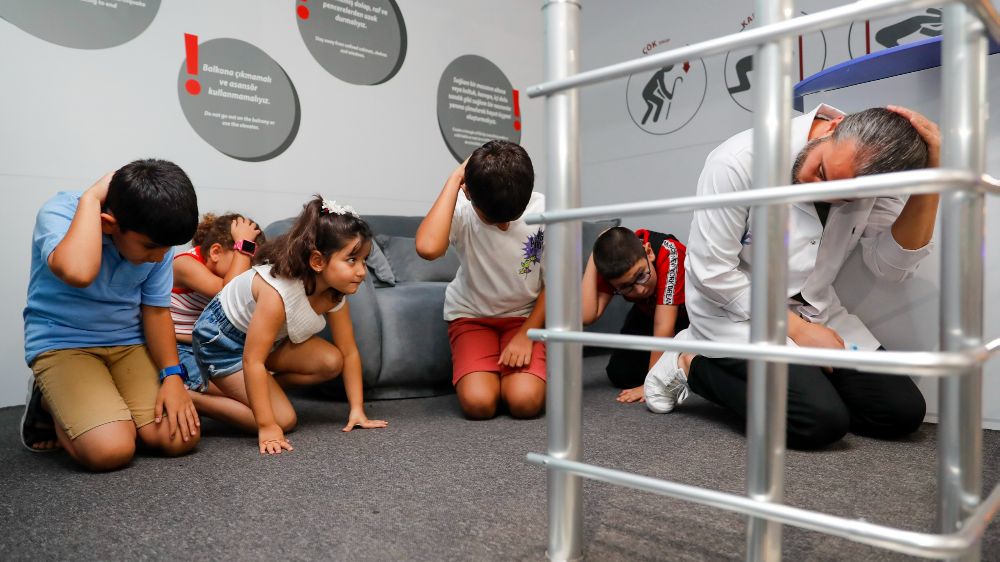 Mersin'de çocuklara afet eğitimi