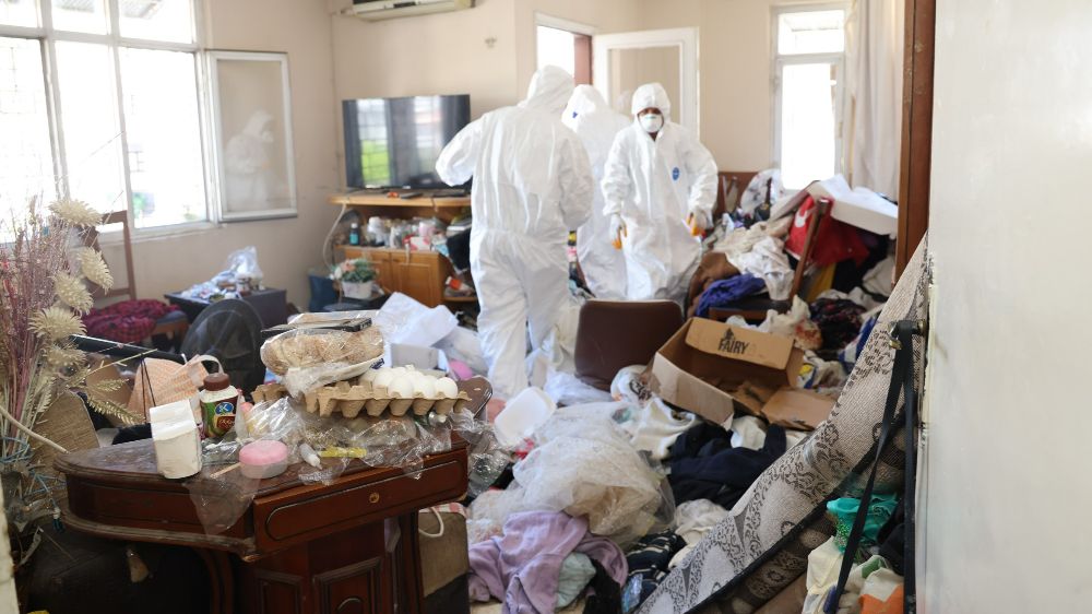  Mersin'de çöp ev üçüncü kez temizlendi, 6 ton çöp çıktı