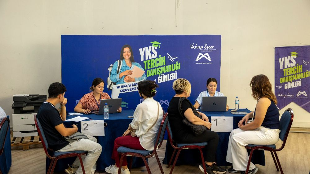 Mersin'de öğrencilere ücretsiz YKS tercih desteği