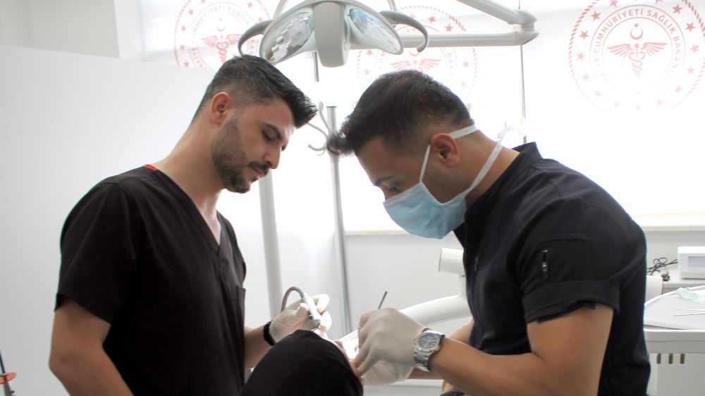 Midyat Ağız ve Diş Sağlığı Merkezi'nde 20 yaş dişleri cerrahi operasyonla alınıyor