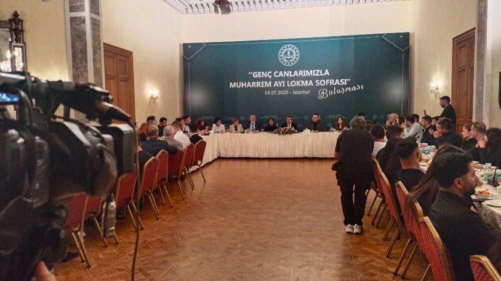  Milli Eğitim Bakanı Yusuf Tekin 'Genç Canlarımızla Muharrem Ayı Lokma Sofrası' programına katıldı