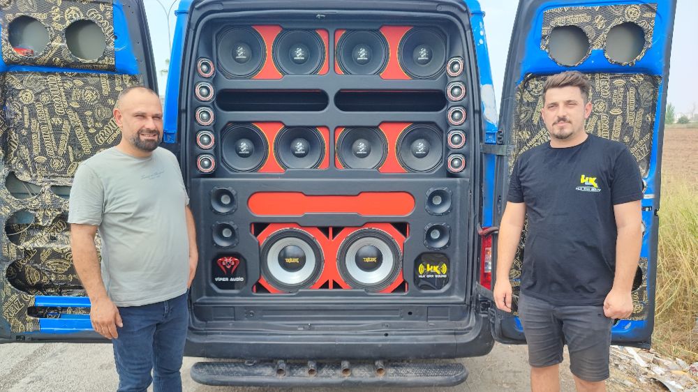  Minibüse yaptığı ses sistemi kulaklarını dans ettirdi