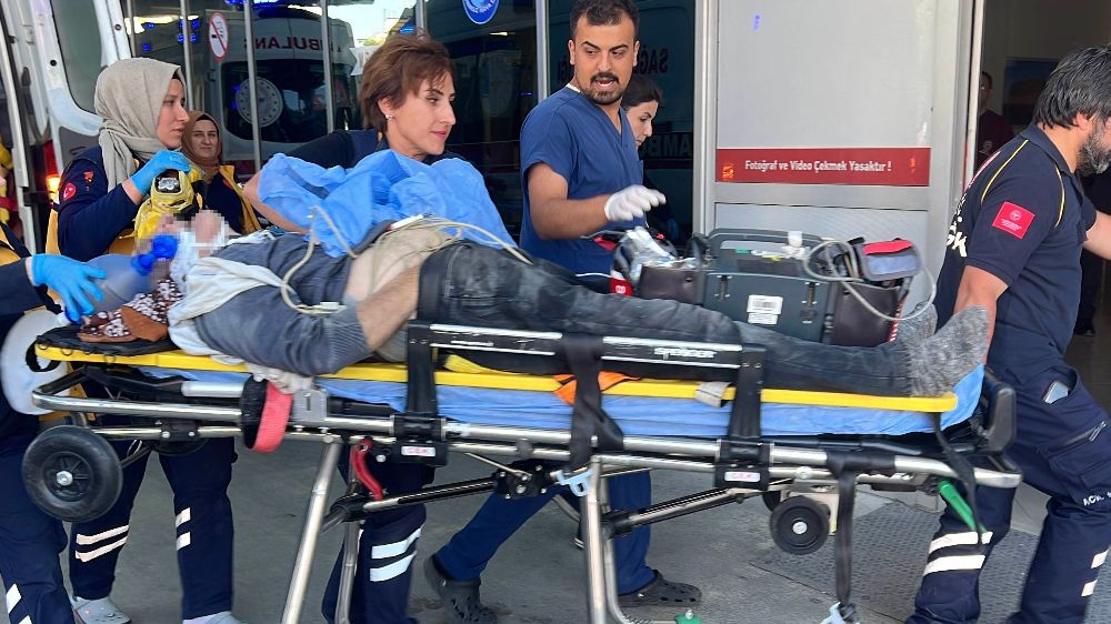 Motosikletiyle kaldırımdaki ahşap plakaya çarpan sürücü kurtarılamadı