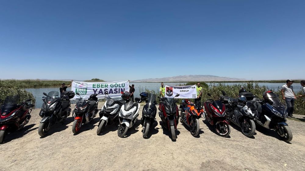 Motosikletli doğaseverler Eber Gölü için bir araya geldi