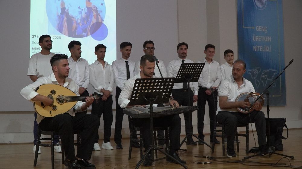 MSKÜ Mimarlık ve İlahiyat Fakültesi'nde mezuniyet coşkusu