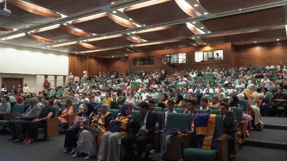 MSKÜ Mimarlık ve İlahiyat Fakültesi'nde mezuniyet coşkusu