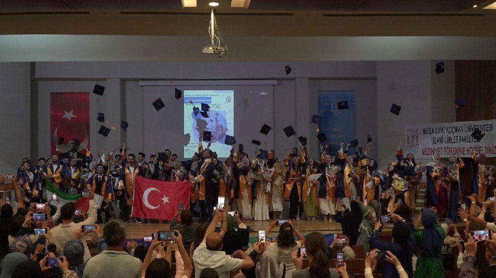 MSKÜ Mimarlık ve İlahiyat Fakültesi'nde mezuniyet coşkusu