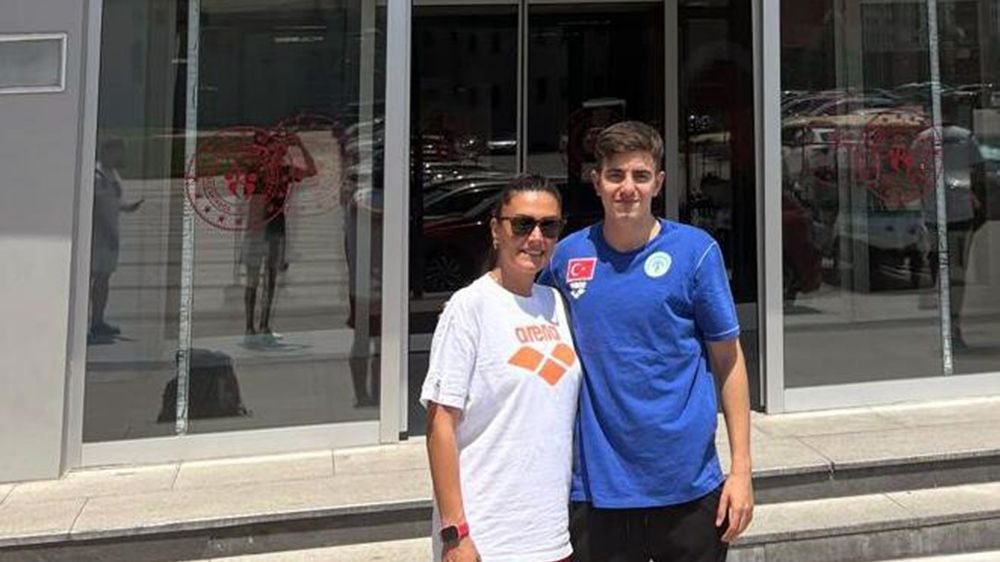 Muğlalı işitme engelli yüzücü Akpınar, Milli Takım kampında