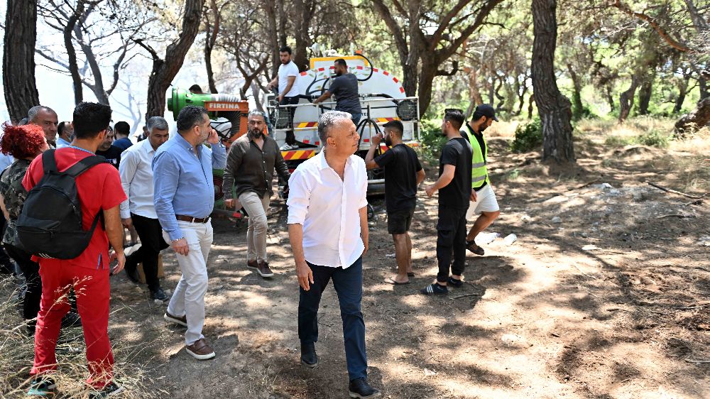 Muratpaşa, 19 araçla yangına müdahale etti
