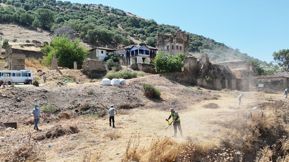 Nazilli Belediyesi’nden Arpaz Kalesi’nde temizlik çalışması
