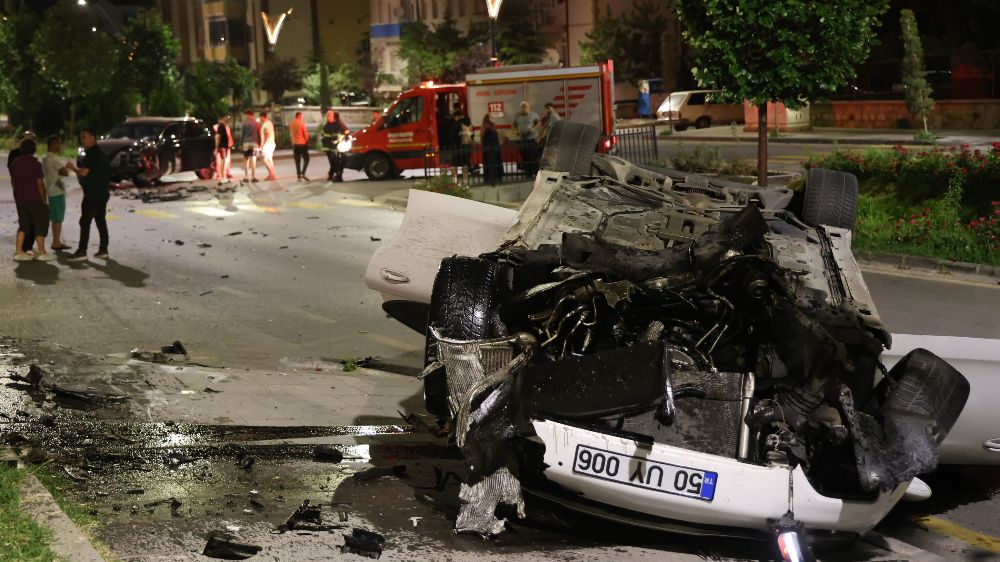 Nevşehir’de Porscheler çarpıştı  2 yaralı 